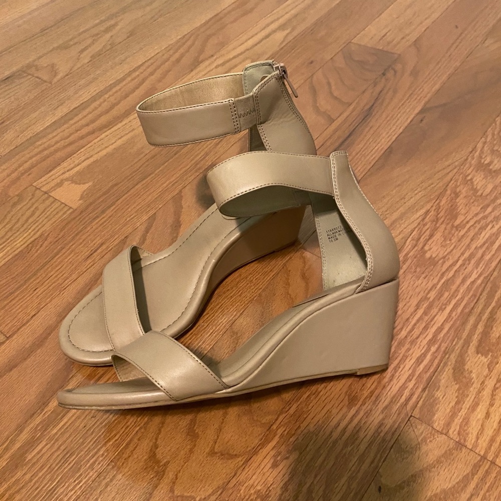Wedged sandals